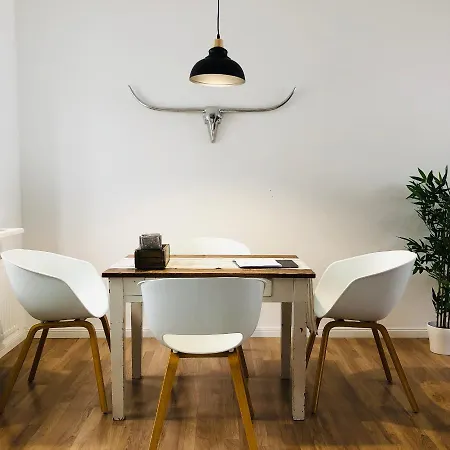 Altstadthus-gemuetliches Mit Gaertchen