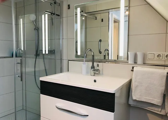 Altstadthus-gemuetliches Mit Gaertchen